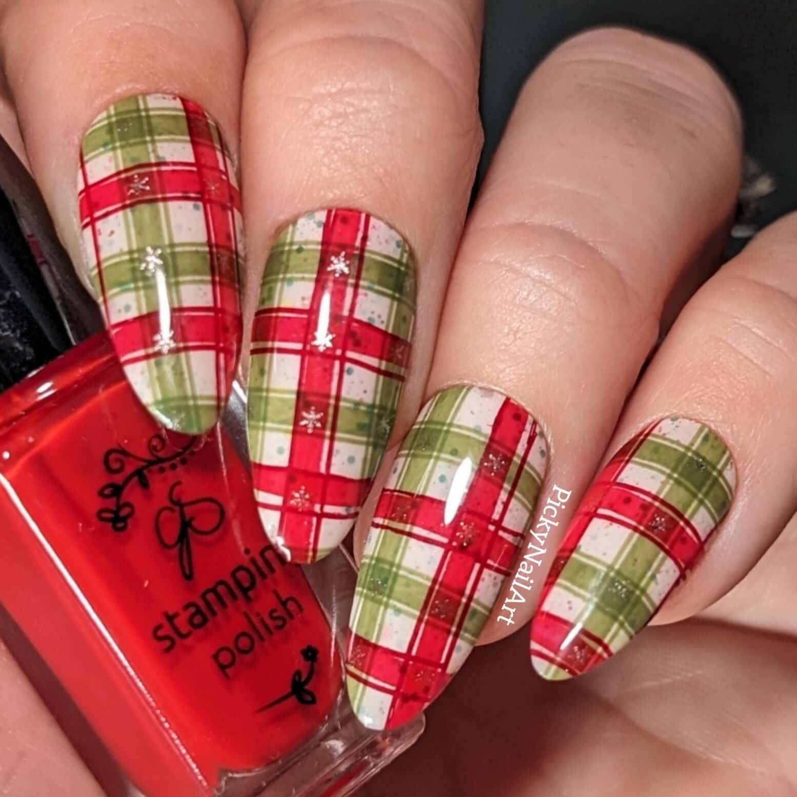 beautiful-manicure-with-festive-plaid-nail-art-designs