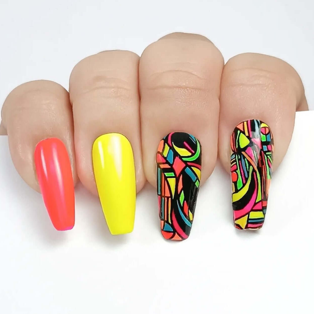 stunning-manicure-with-nail-art-designs-of-geometric-patterns