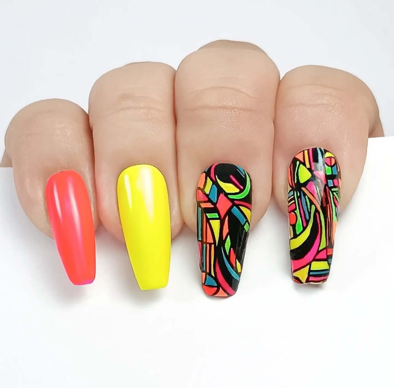 stunning-manicure-with-nail-art-designs-of-geometric-patterns