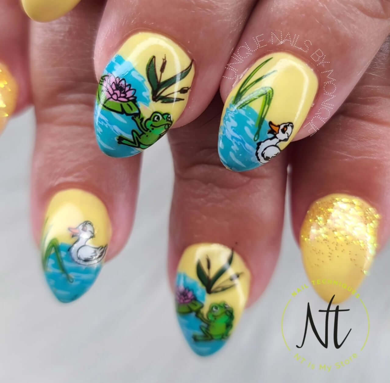 cute-manicure-of-nail-art-designs-of-ducks-and-frogs-swimming-on-a-pond