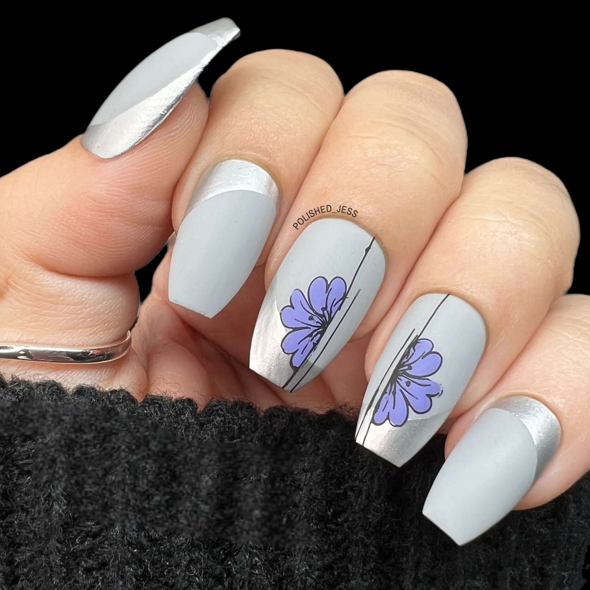 beautiful-manicured-nad-with-nail-art-designs-of-flowers