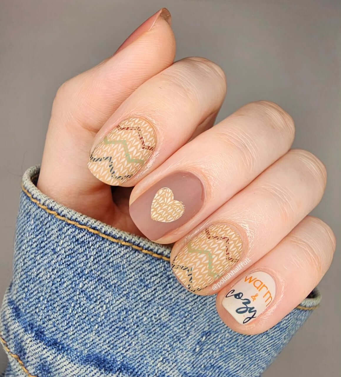 beautiful-matte-manicure-with-nail-art-designs-sweater-texture-patterns-and-the-words-warm-and-cozy