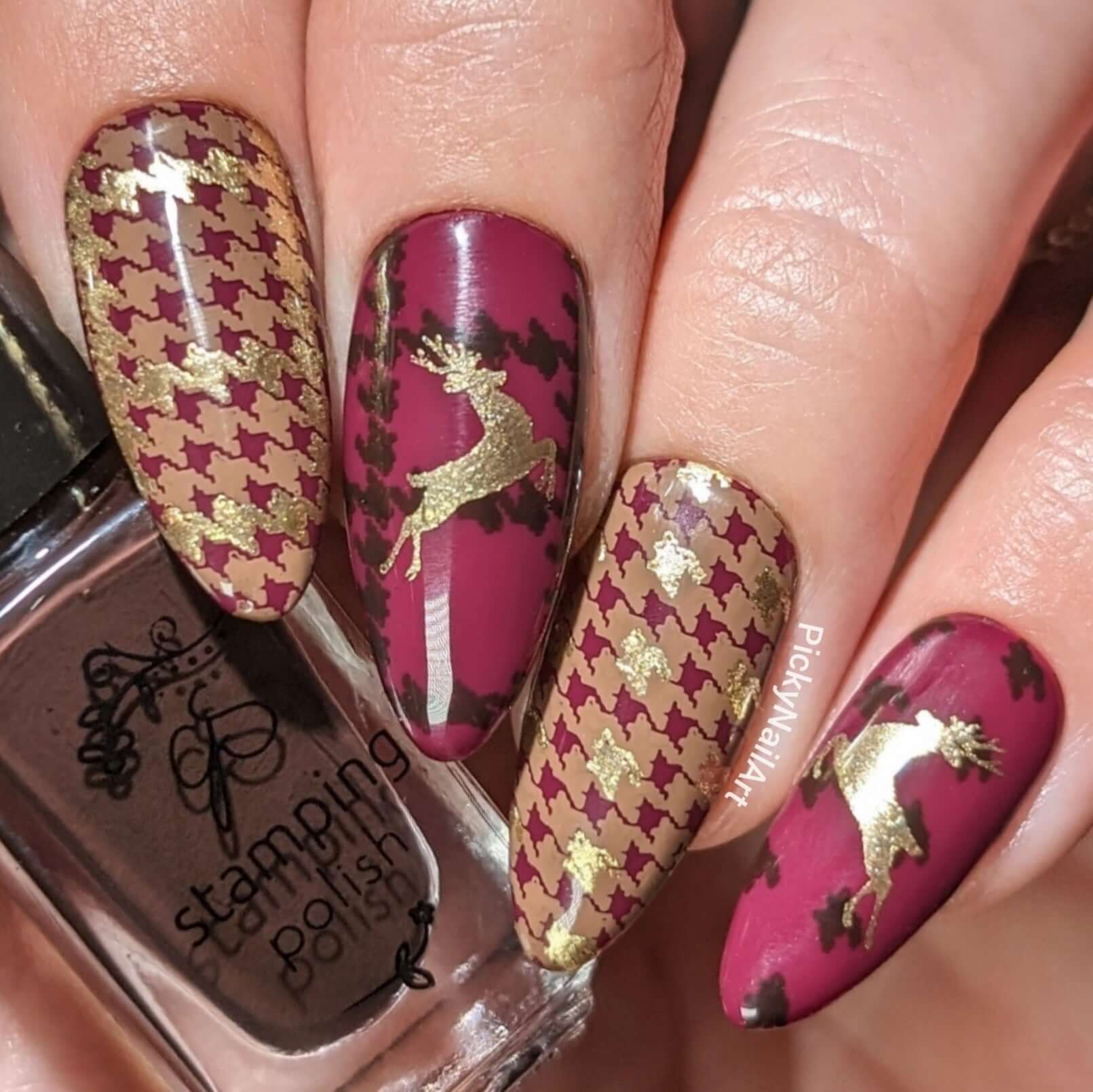 winter-themed-manicure-with-nail-art-designs-of-reindeer-and-herringbone