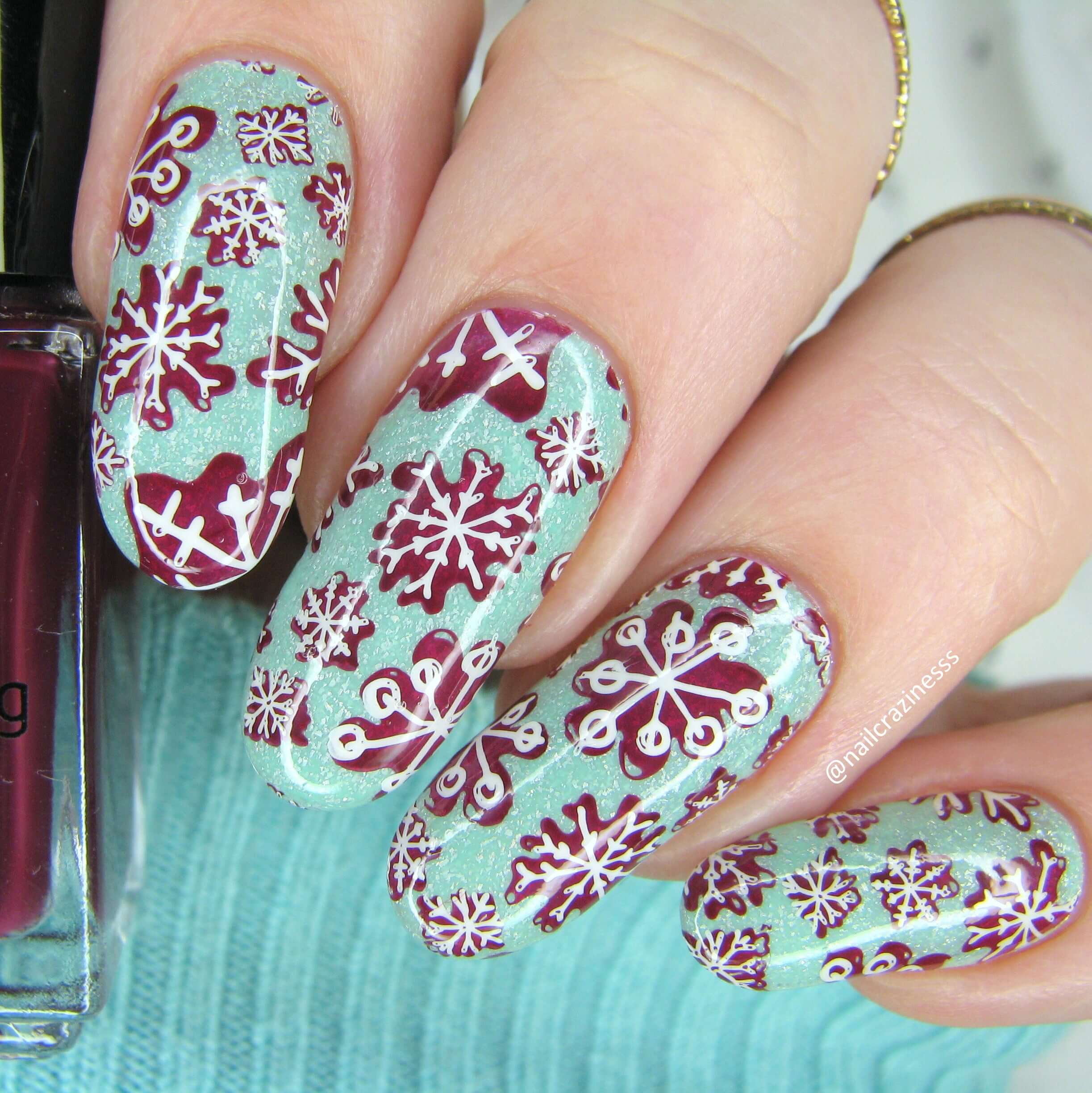 stunning-manciure-showing-full-coverage-nail-art-designs-of-snowflakes