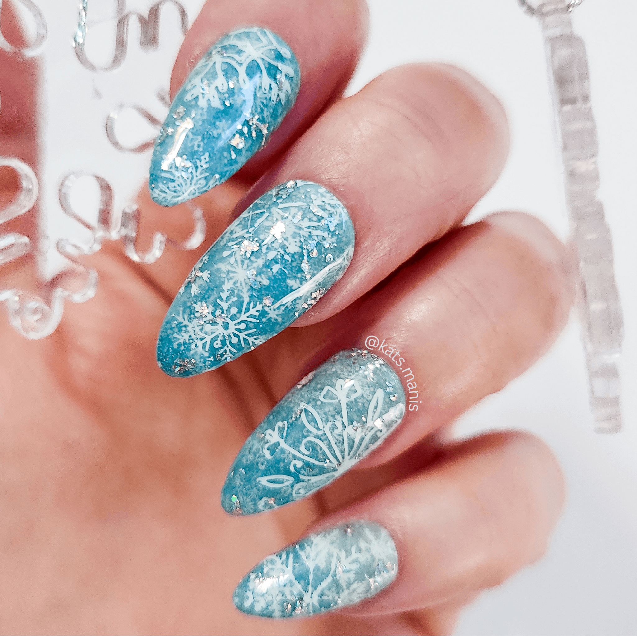 stunning-manciure-showing-full-coverage-nail-art-designs-of-snowflakes