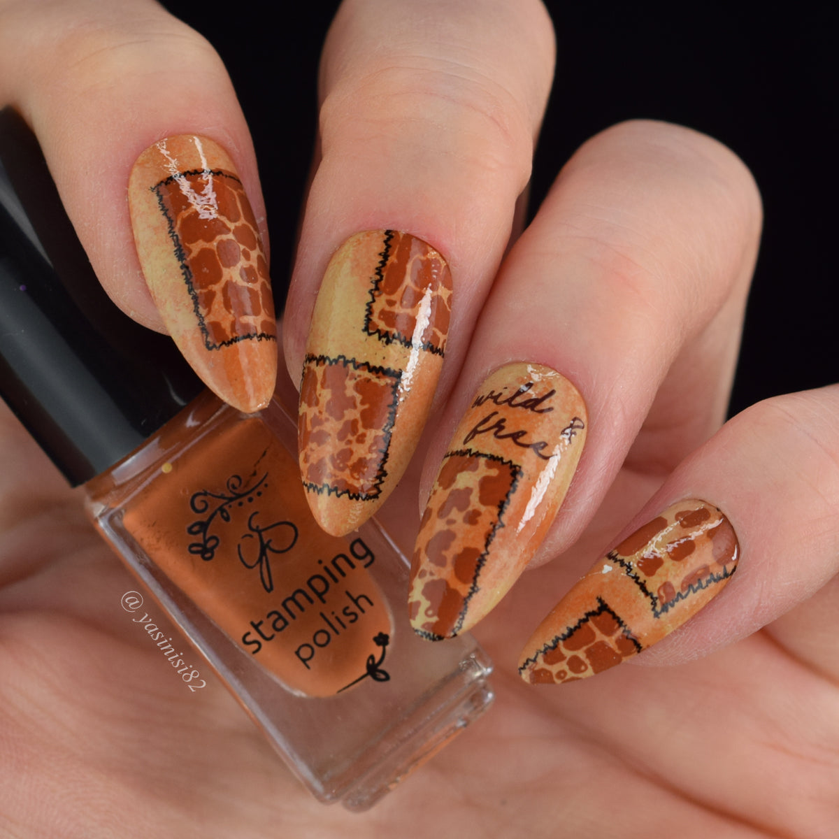 Beautiful-manicure-showing-nail-art-designs-of-giraffe-print-patchwork