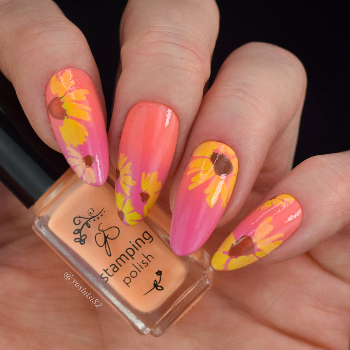 Beautiful-pink-manicure-with-modern-nail-art-designs-of-sunflowers