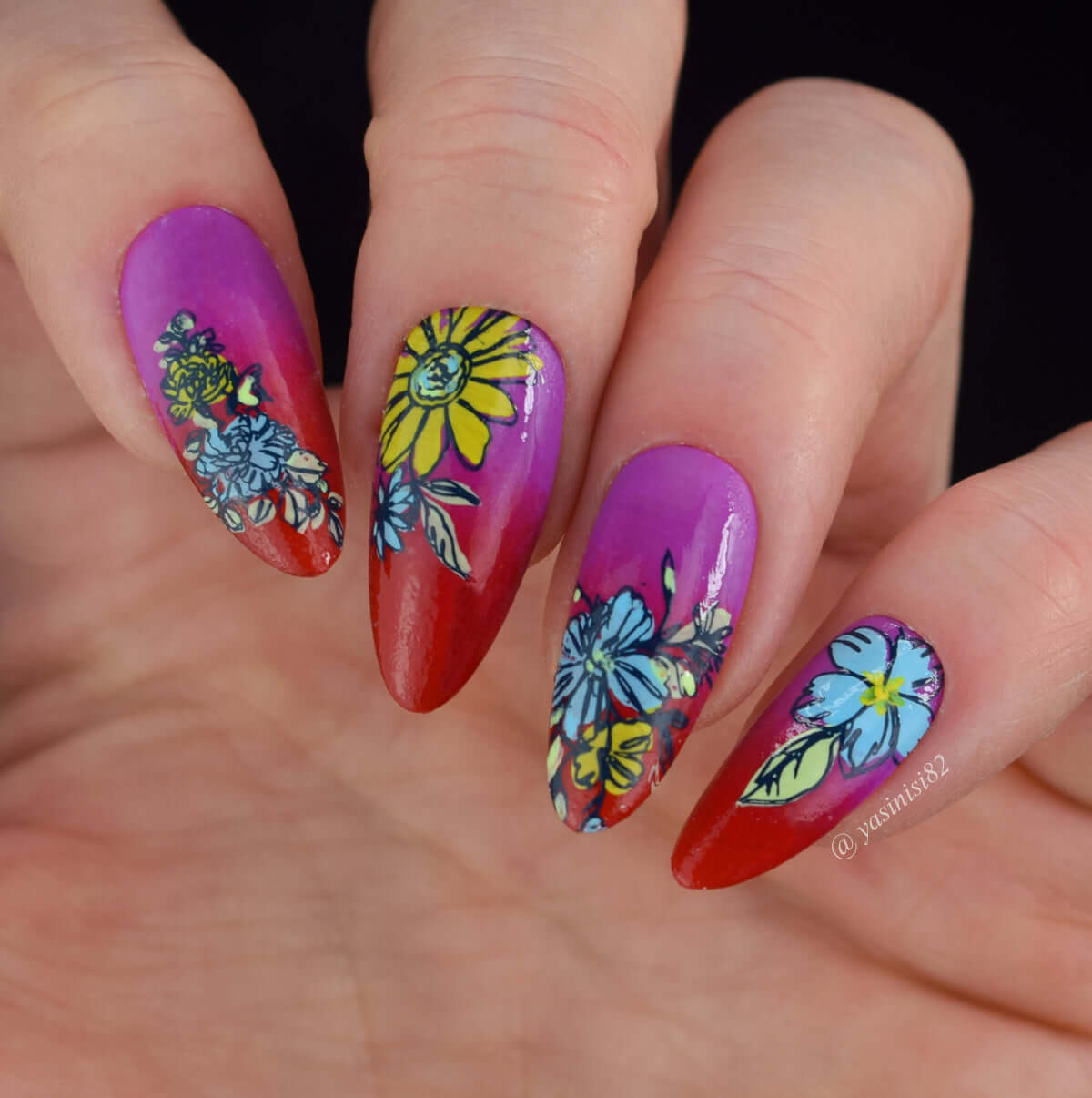 Bright-manicure-showing-floral-nail-art-design