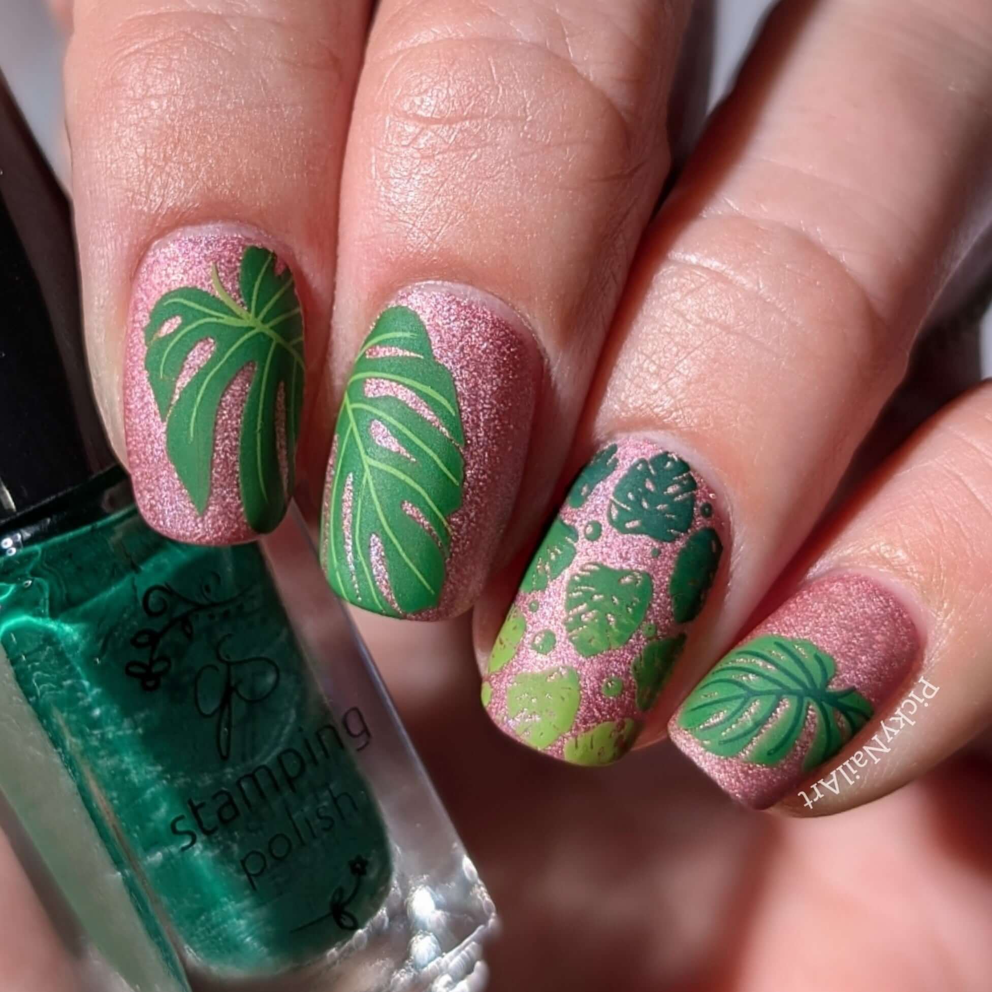 beautiful-nail-art-manicure-showing-designs-of-tropical-leaves