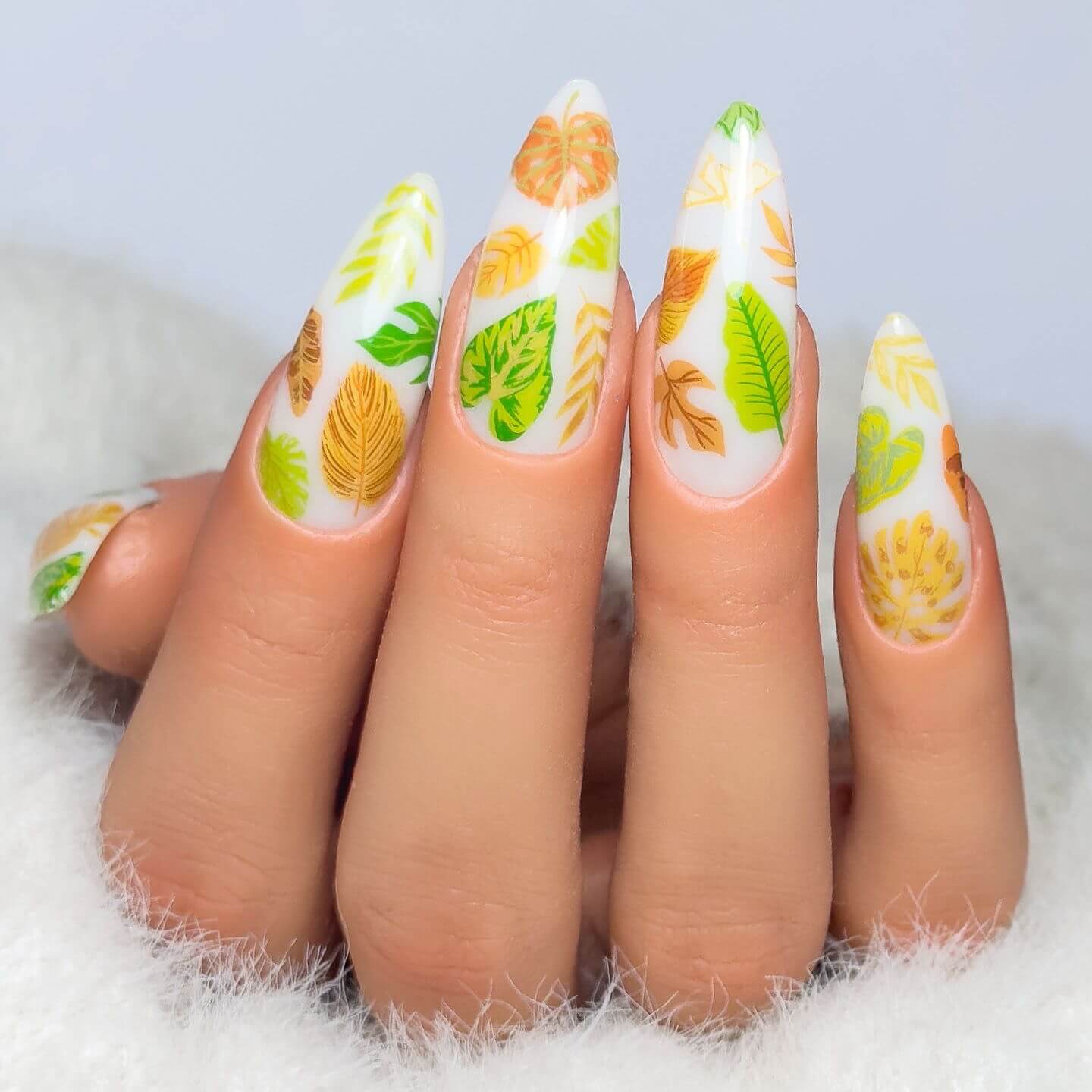 beautiful-manicure-showing-full-coverage-nail-art-designs-of-tropical -leaves