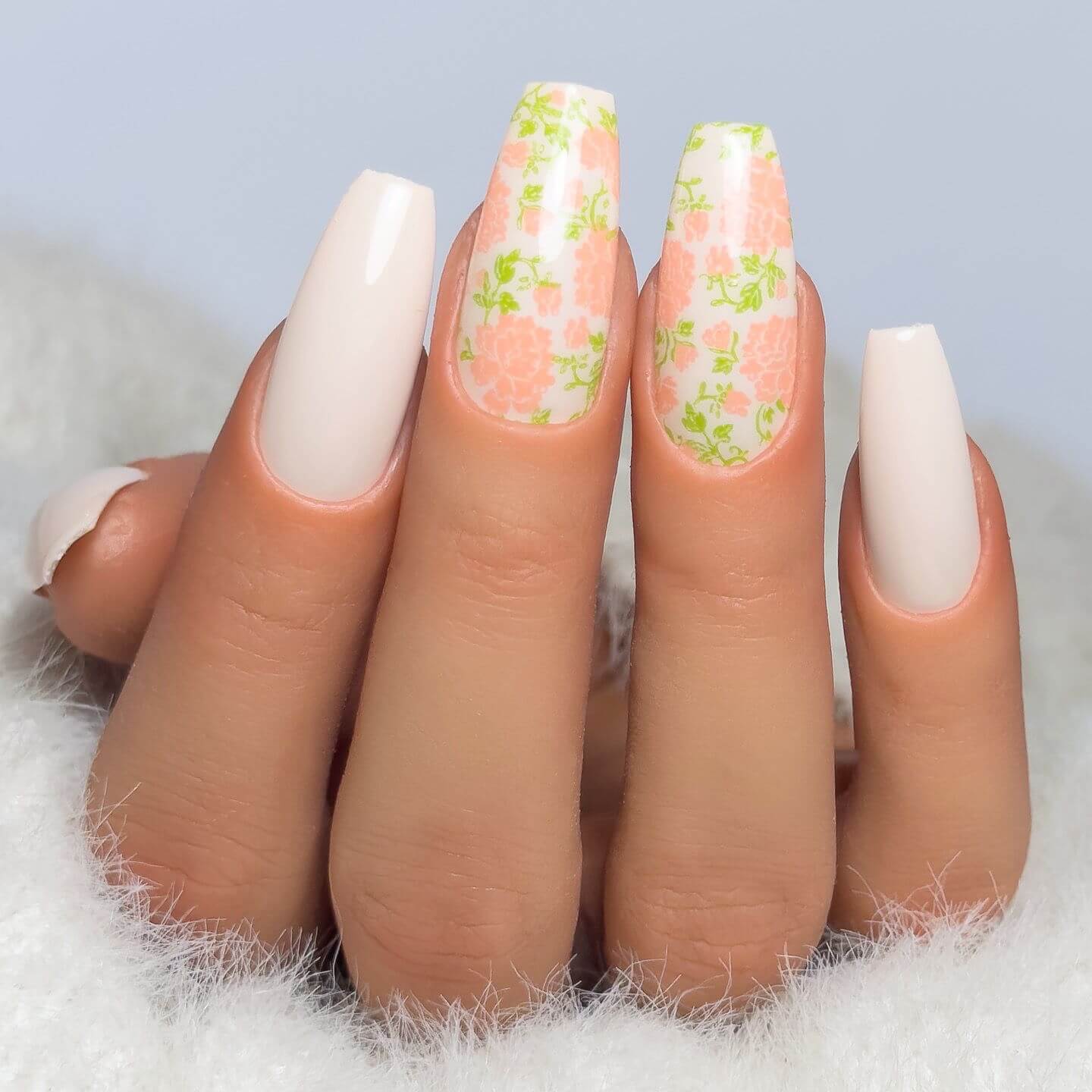 stuning-manicure-showing-full-coverage-nail-art-designs-of-rose-bushes