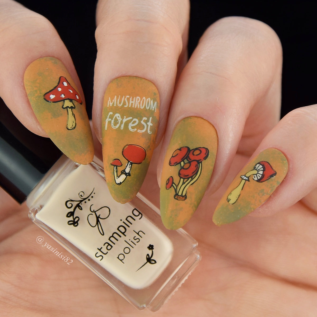 fun-manicure-mushroom-forest-with-red-and-white-mushrooms