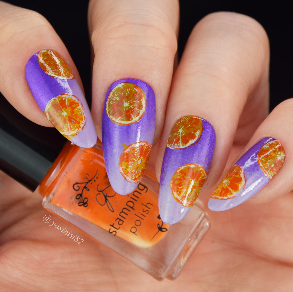 stunning-manicure-with-nail-art-designs-of-sliced-oranges