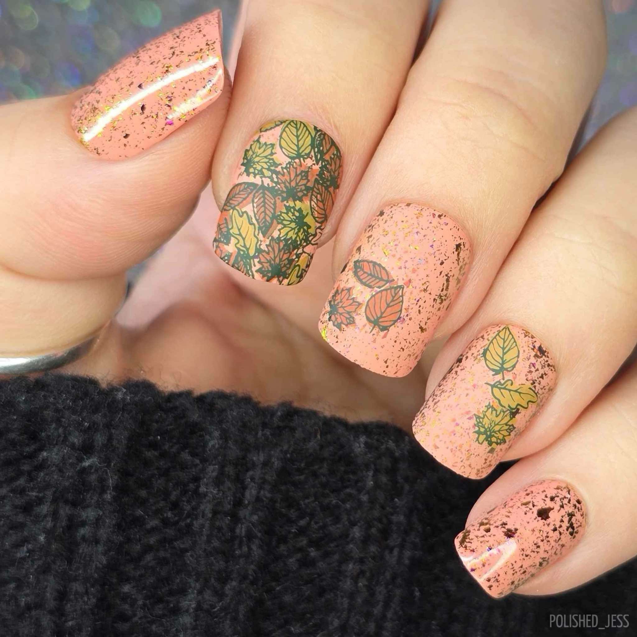 stunning-manicure-with-nail-art-designs-of-autumn-leaves