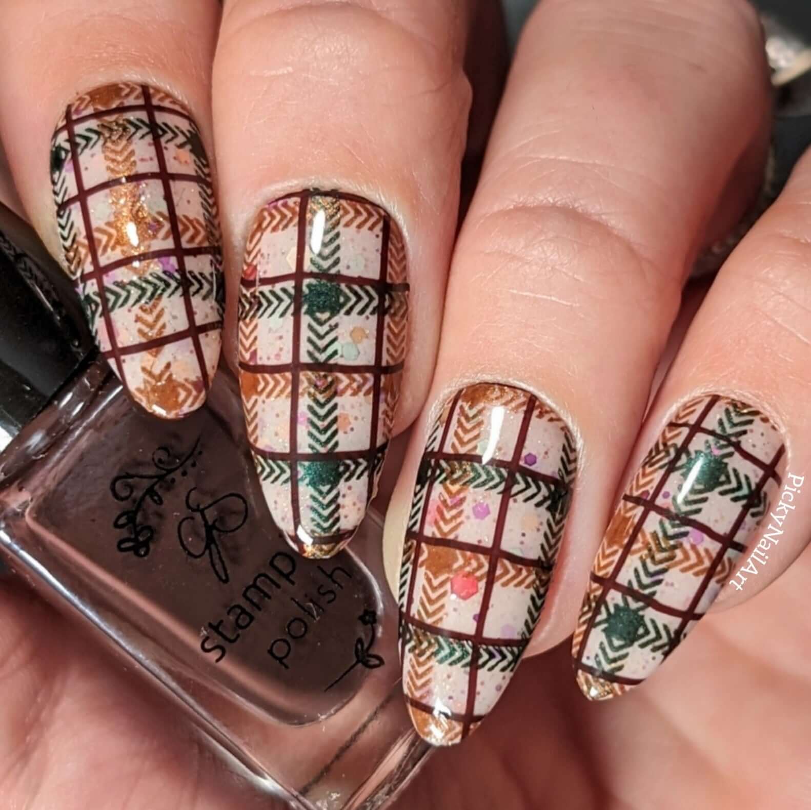 manicure-with-chevron-plaid-nail-art-designs