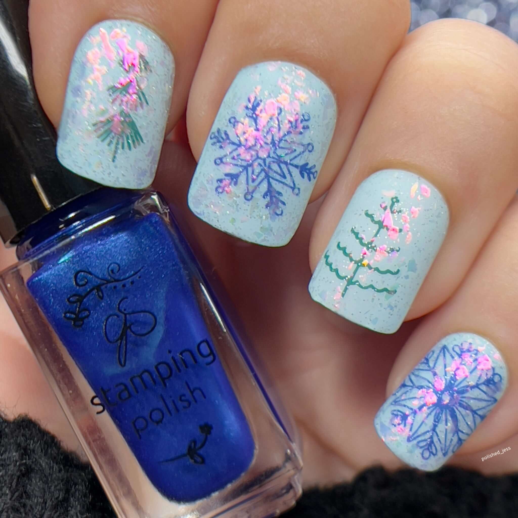 stunning-sparkly-manicure-with-nail-art-designs-of-christmas-trees-and-smowflakes