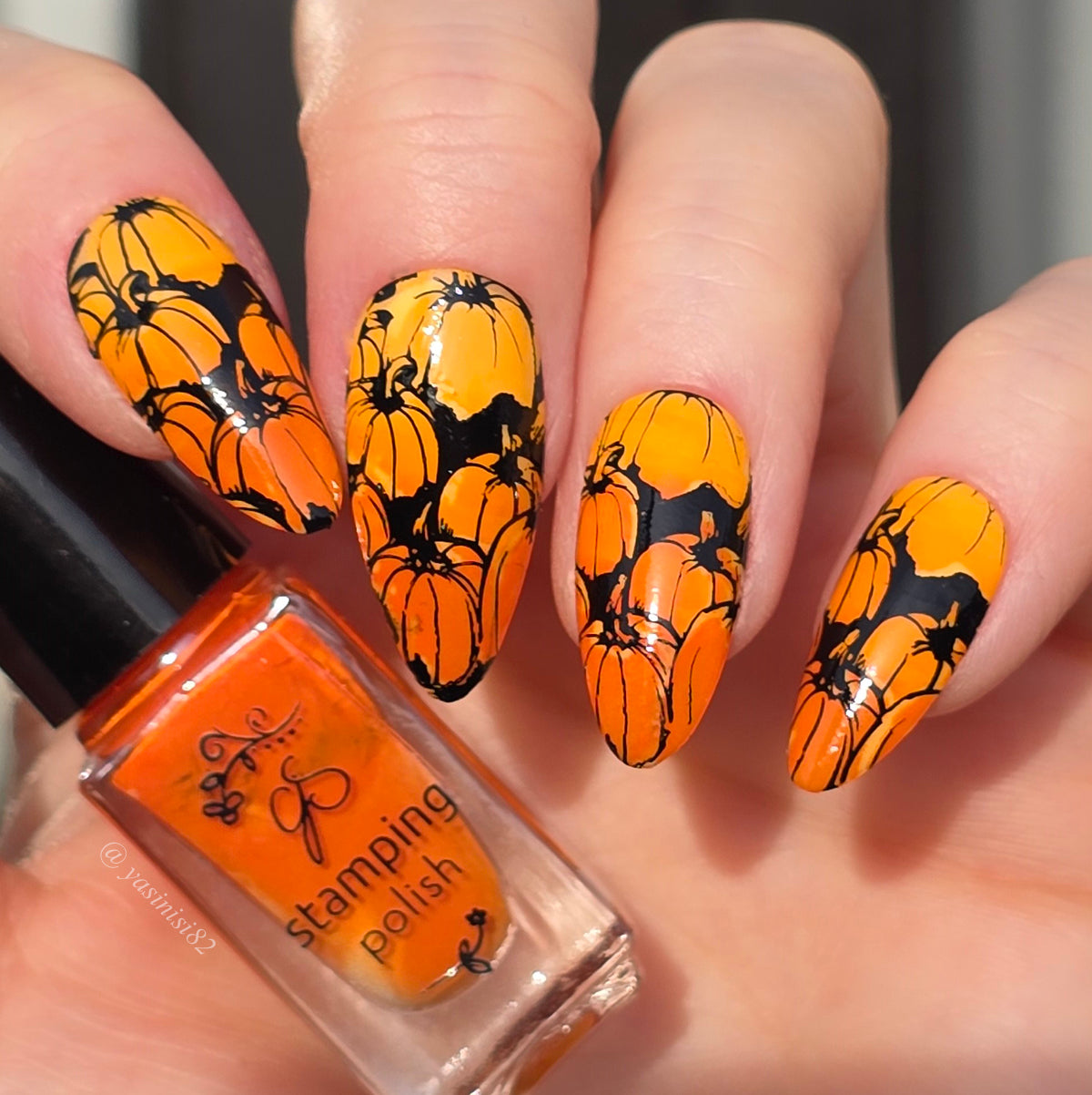 stunning-manicure-with-full-coverage-nail-art-designs-of-ombre-style-pumpkins