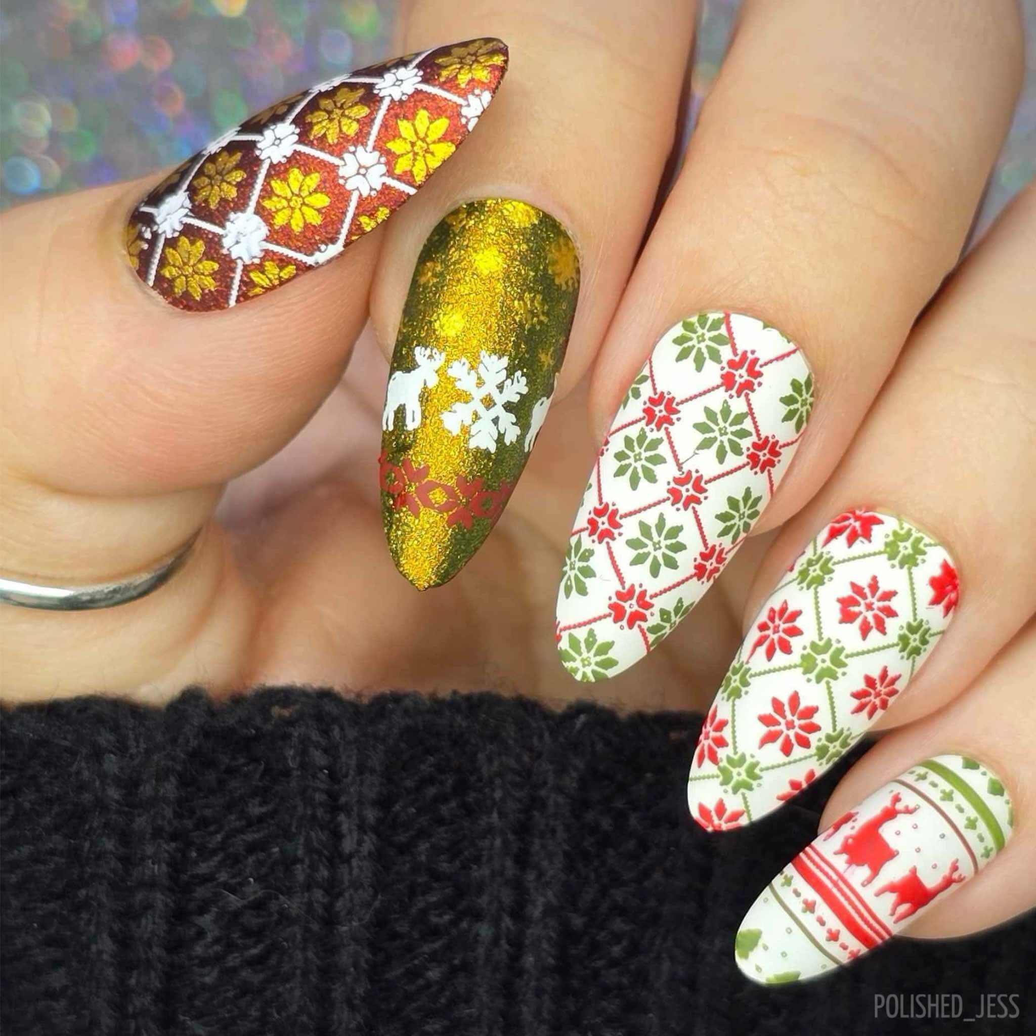 beautiful-manicure-with-nail-art-of-sweater-print-reinderr-and-snowflakes