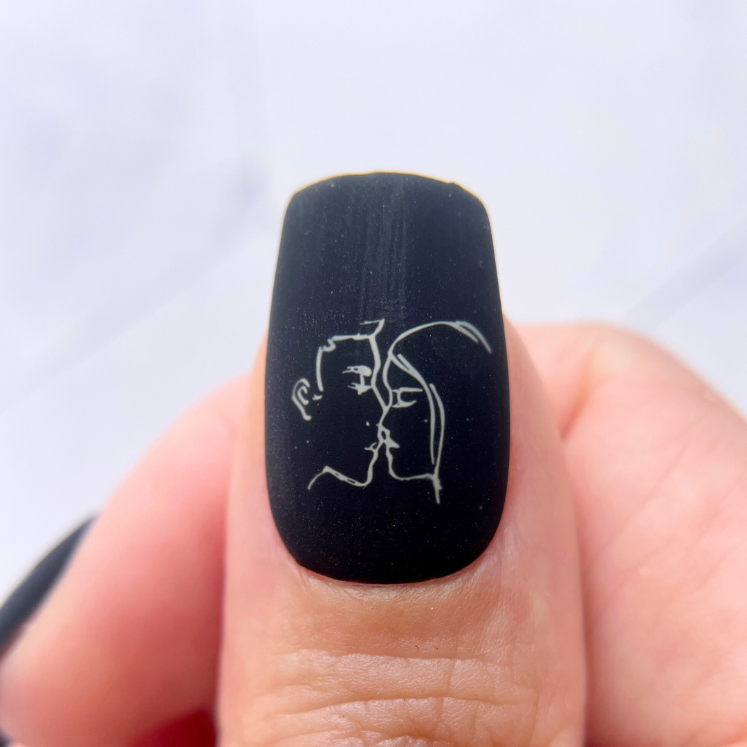 manicured-thumb-nail-with-elegant-nail-art-design-of-a-couple-kissing