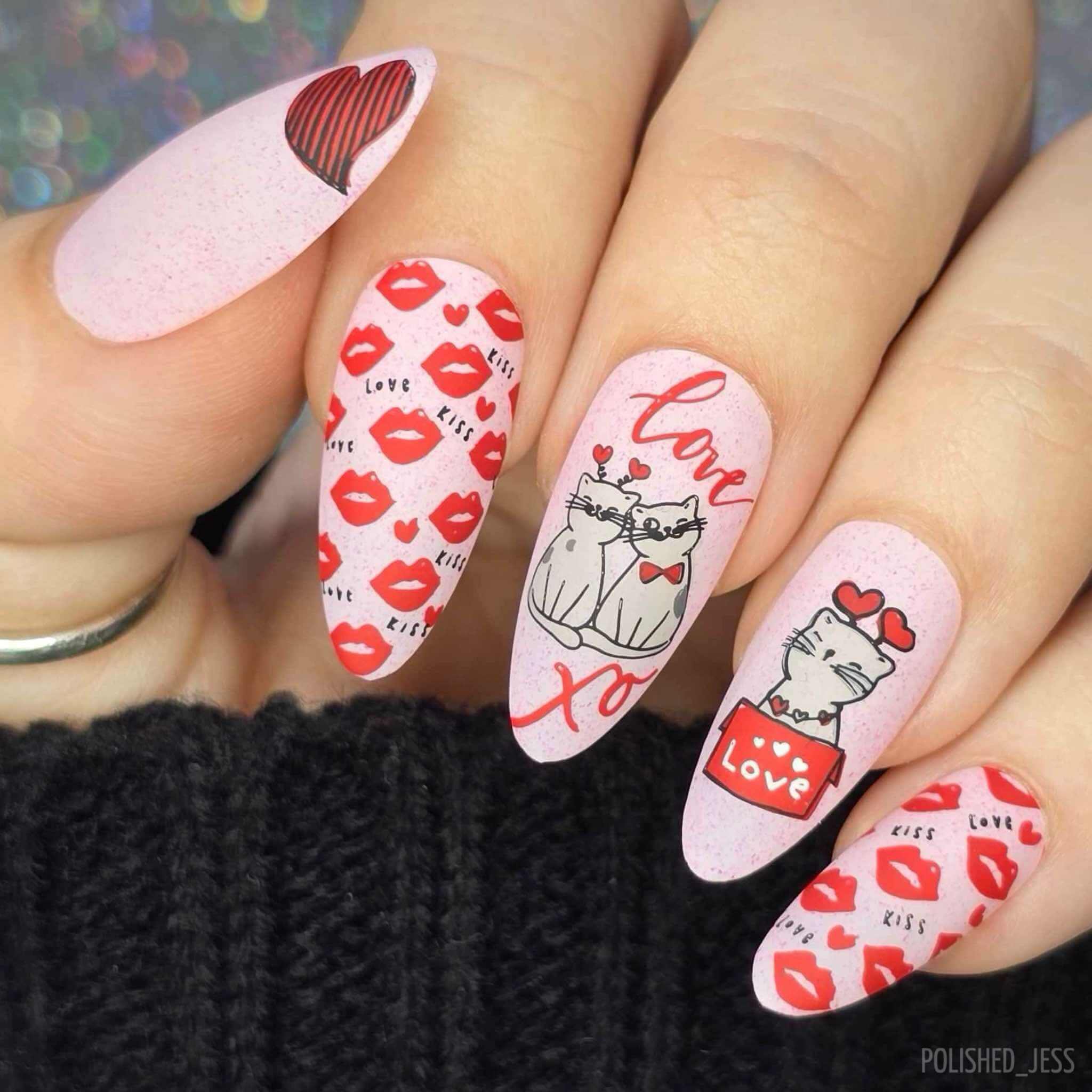 stunning-valentines-themed-manciure-with-nail-art-designs-of-cats-in-love