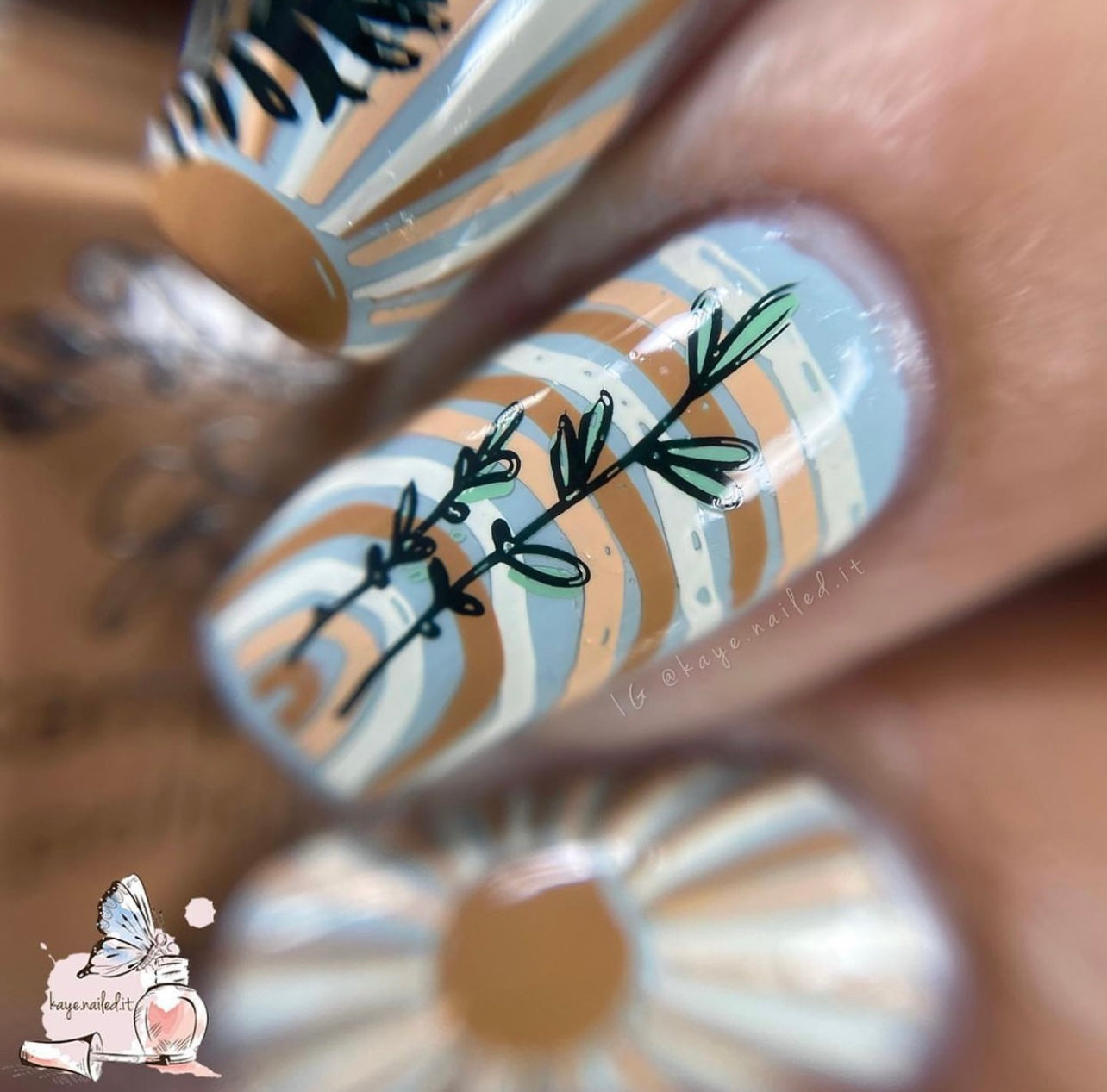 single-manicure-nail-art-boho-arches-and-a-leafy-branch-nail-art