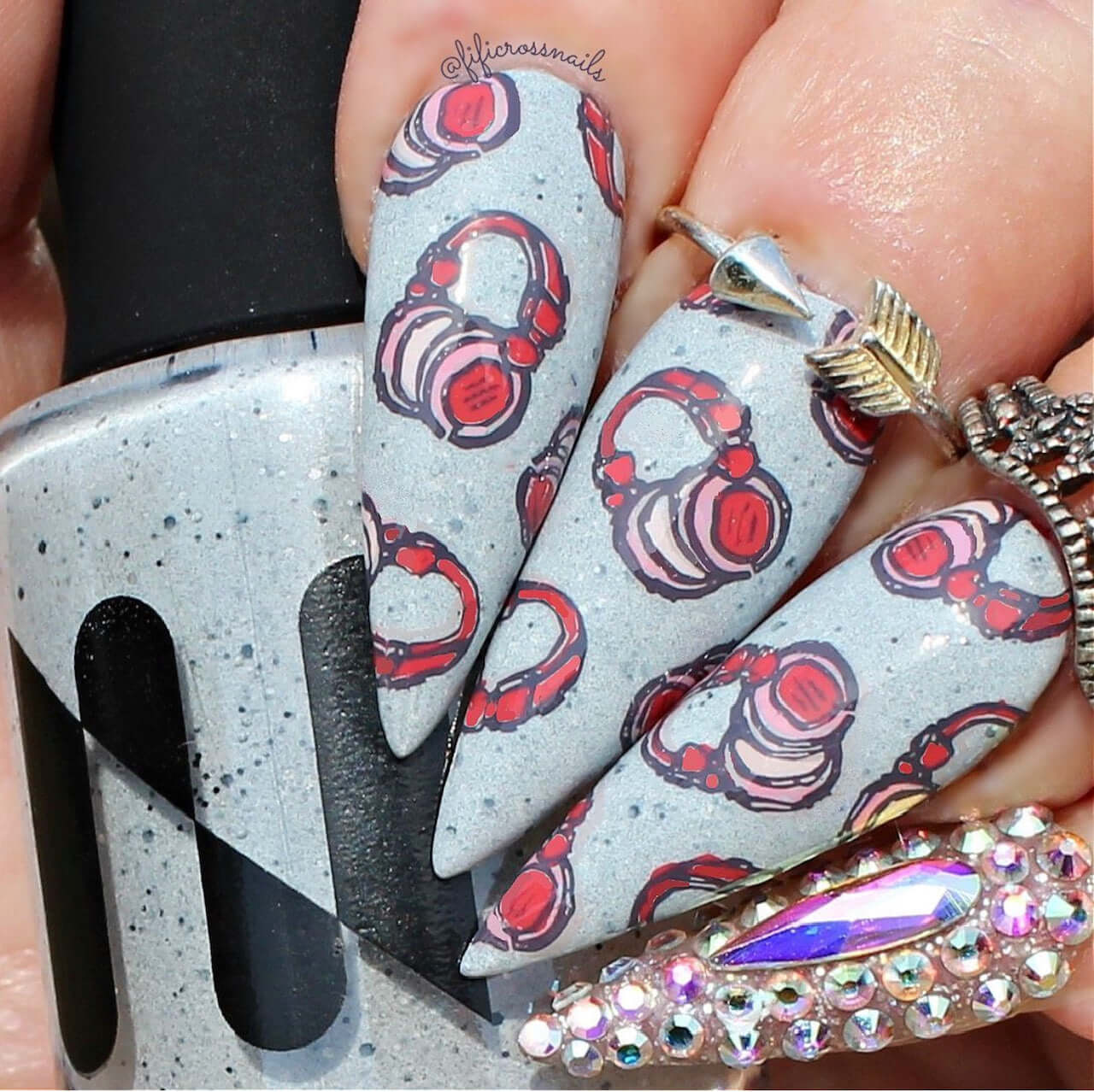 bold-manicure-with-full-coverage-nail-art-designs-of-retro-style-headphones