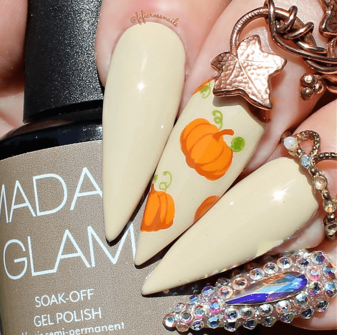 cute-manicure-with-nail-art-designs-of-pumpkins