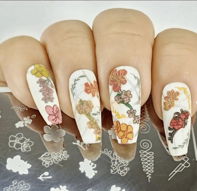 manciure-showing-nail-art-designs-of-floral-print