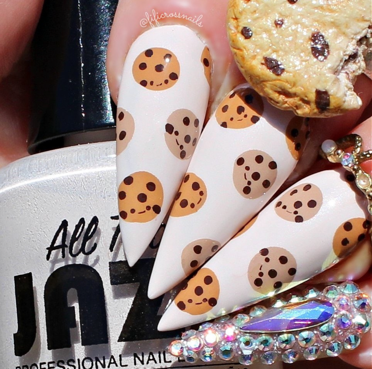 cute-manciure-with-full-coverage-nail-art-designs-of-cookies