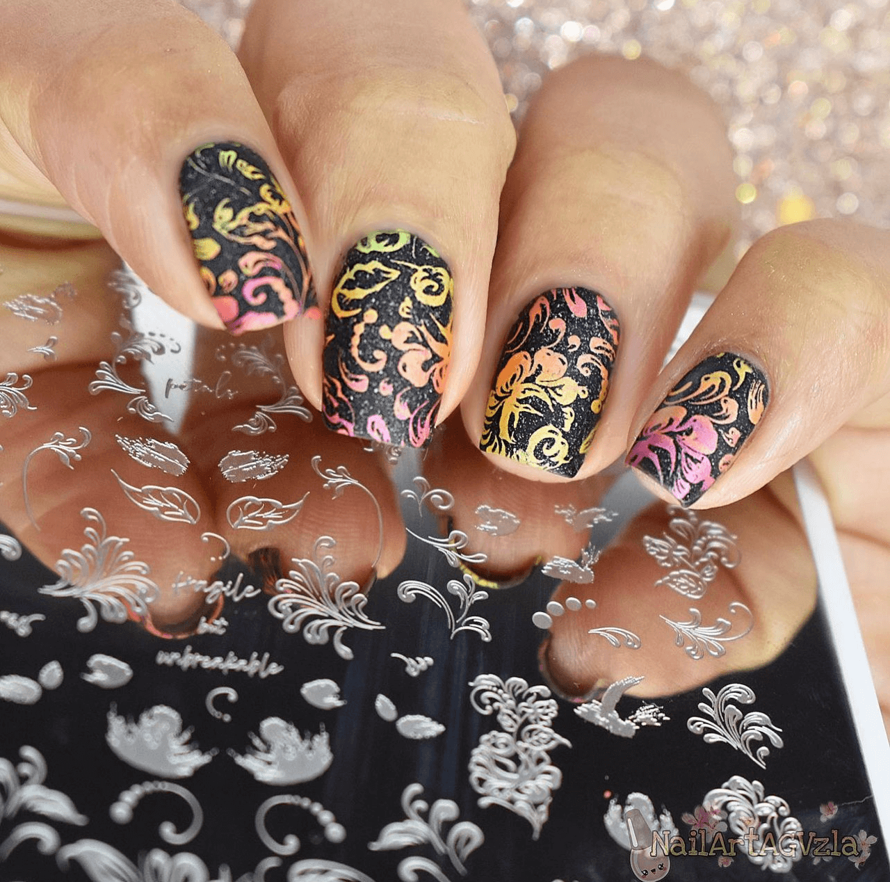 beautiful-manicure-with-nail-art-designs-of-floral-designs