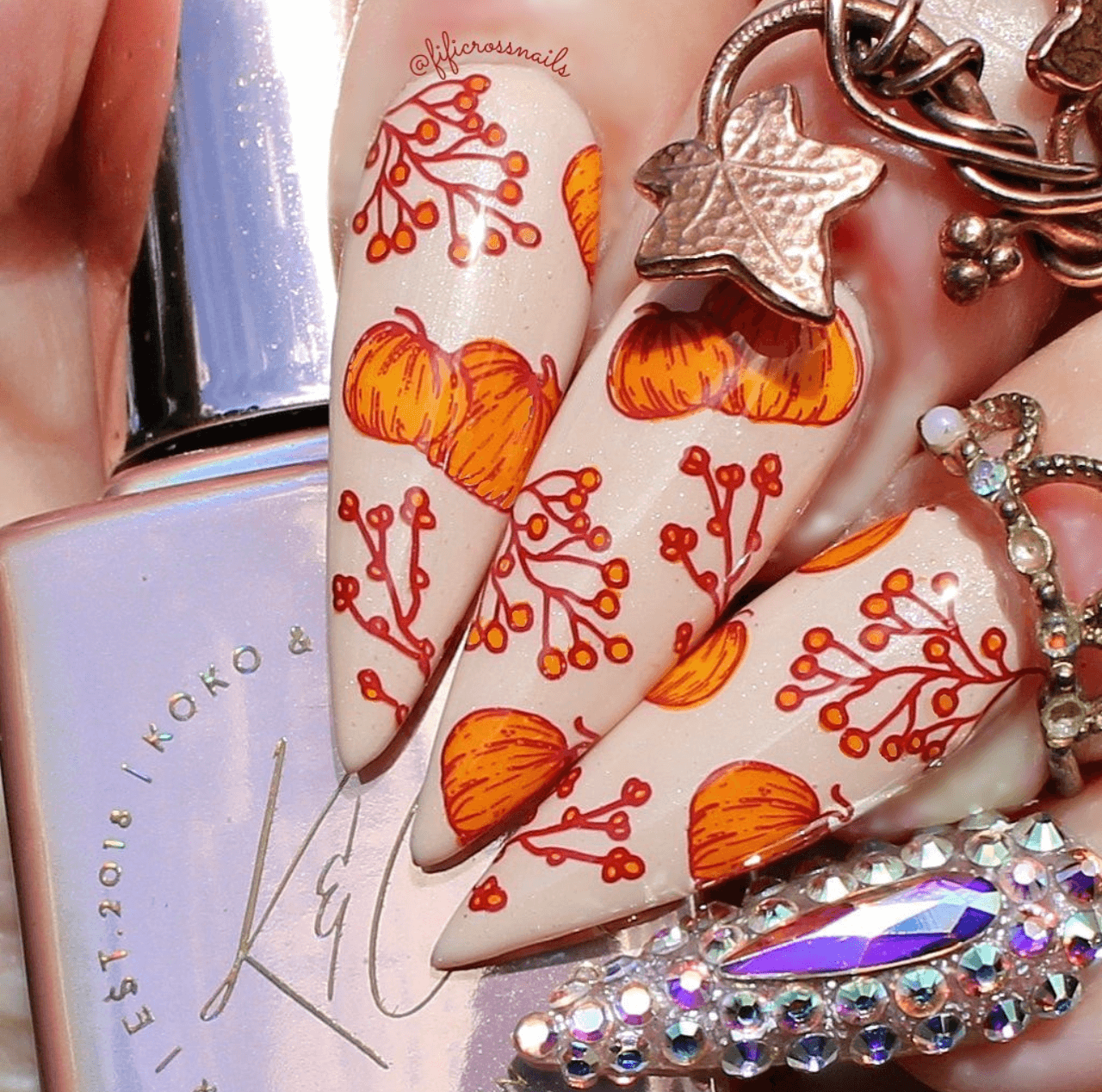 beautfiul-manicure-with-nail-art-designs-of-pumpkins-and-branches