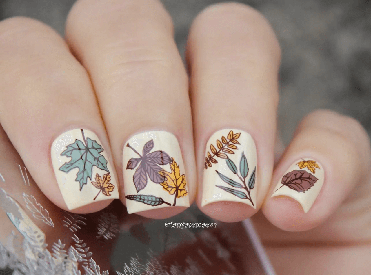 beautiful-manicure-with-stamping-nail-art-designs-of-autumn-leaves