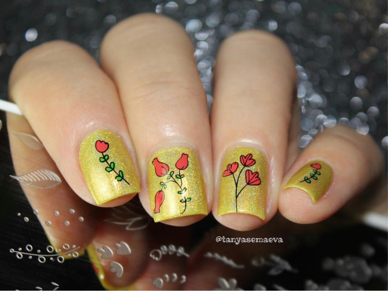 stunning-manicure-with-simple-nail-art-designs-of-hand-drawn-flowers