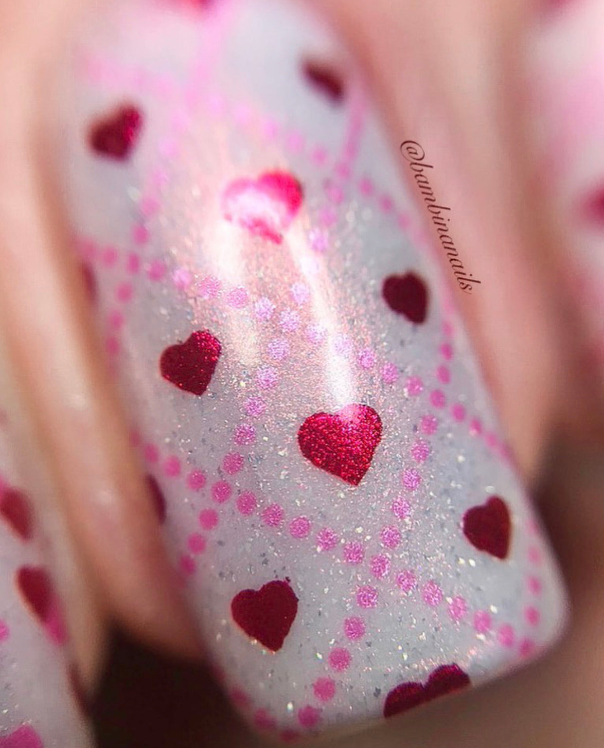 single-manicure-nail-with-shimmery-checkered-heart-nail-art-design