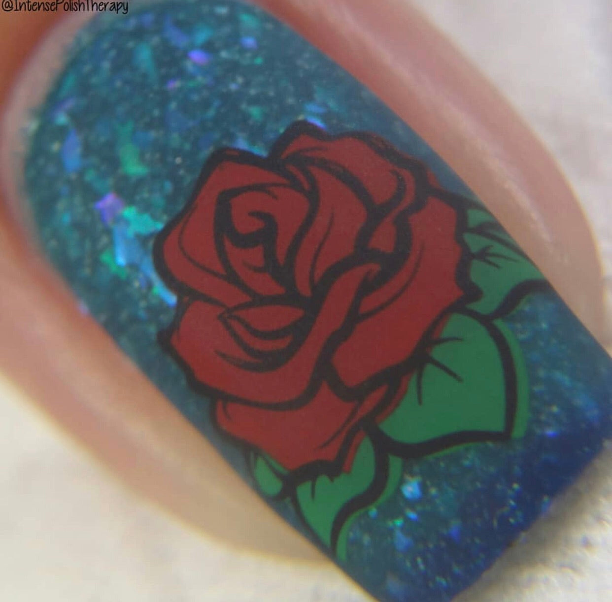 Single-manicure-nail-showing-a-layered-nail-art-design-of-a-rose