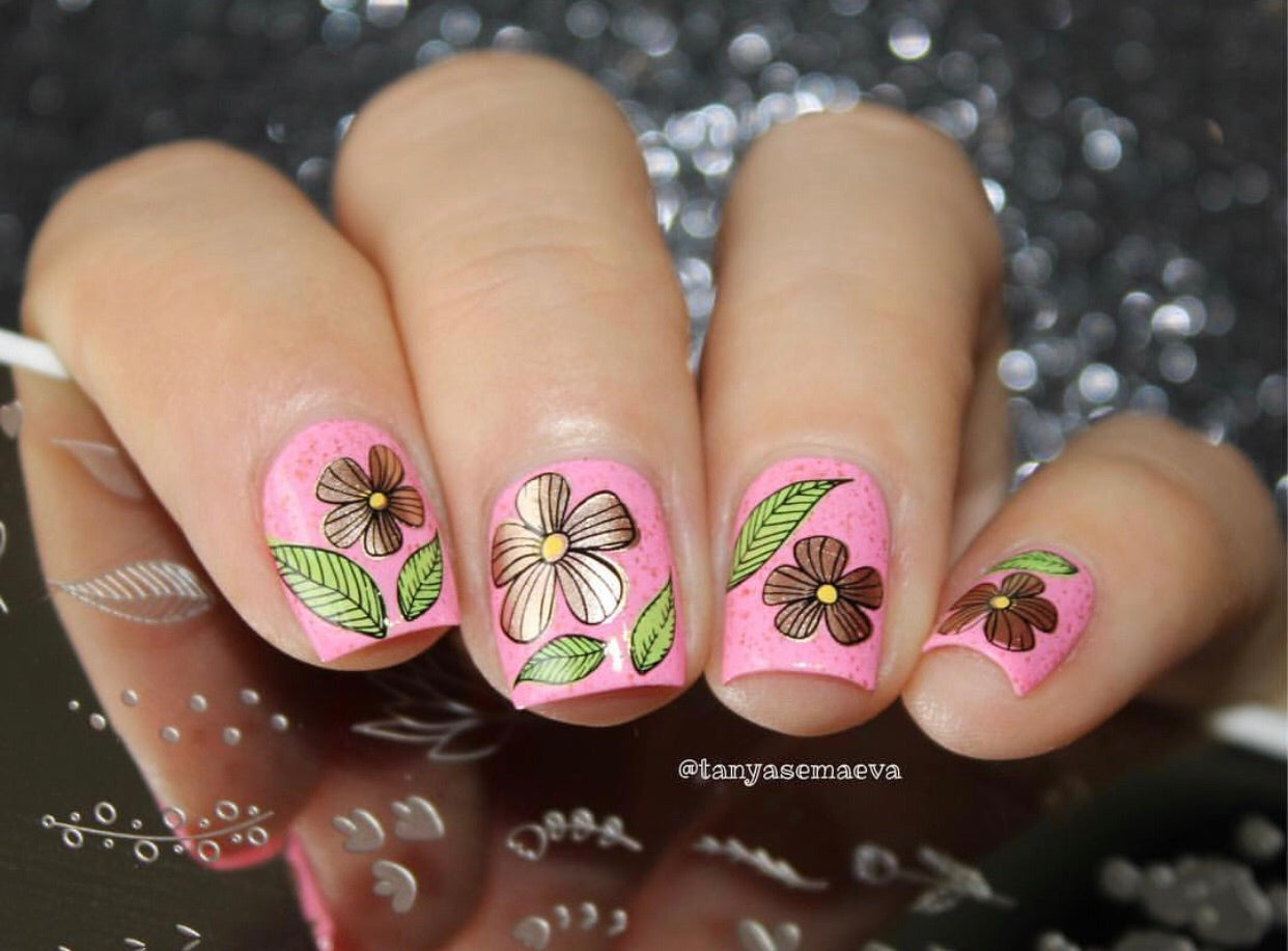 bright-manicure-with-nail-art-designs-of-petals-flower-heads-and-leaves